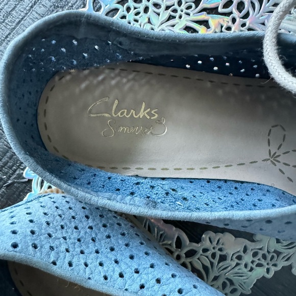 Clarks Somerset Oxford Womens 7 M Baby Blue Perforated Leather Nubuck Shoes - Picture 2 of 4